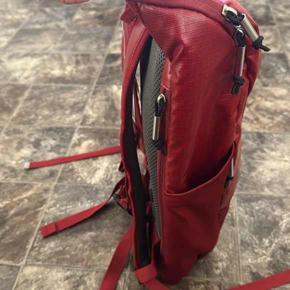 Timber Ridge Xplorer 25L Hiking Pack, Red - Picture 5 of 7